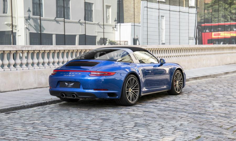  Porsche 911 Targa 4S 2016 года  (UK) (фото 5 из 40)